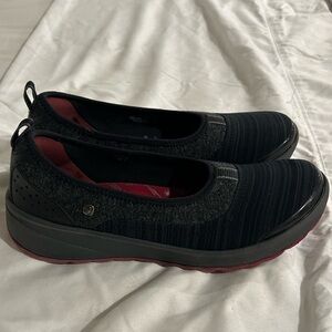 Bzees women’s size 8 slip on shoes